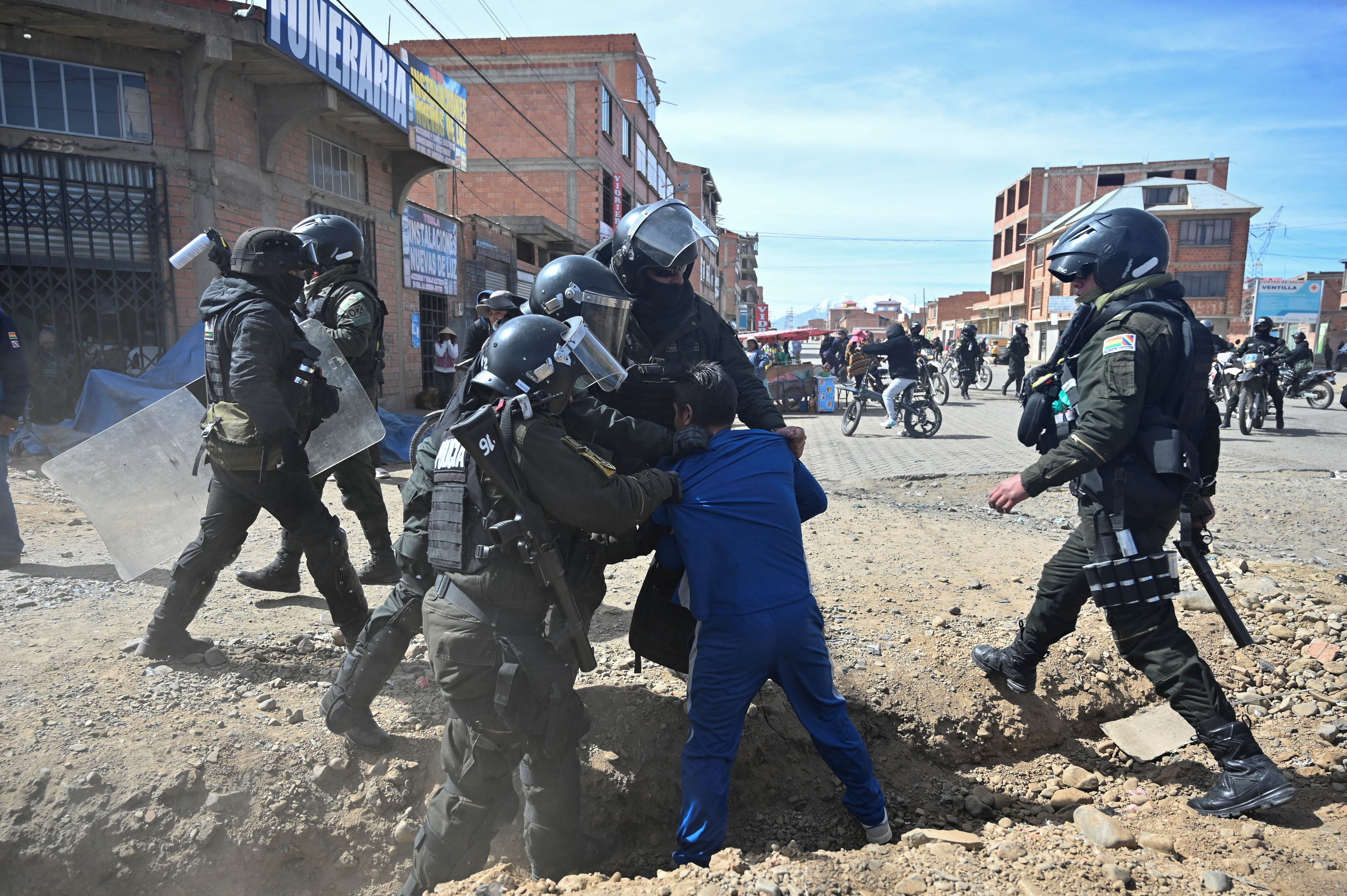 Violent Protests Erupt in Peru Amid Jeri's First Day as President