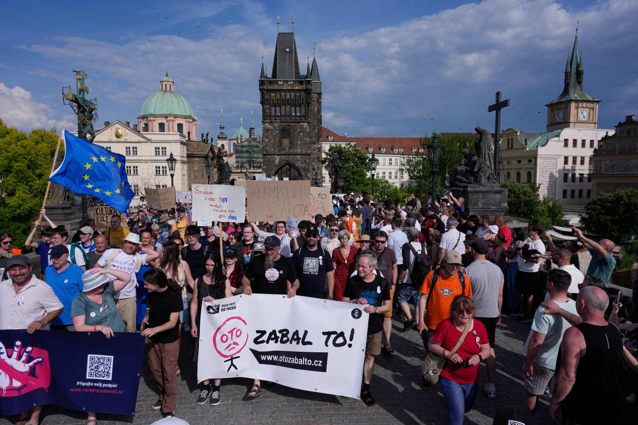 Brno protesters rally against 'mafia' state