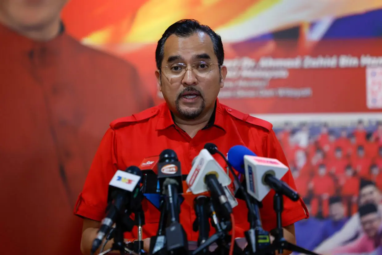 Malaysia Forms Special Committee to Probe Anti-Corruption Chief Azam Baki