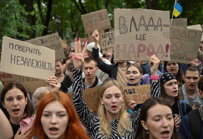 Lithuanian Anti-Corruption Agency Raids Parliament Offices of Two MPs